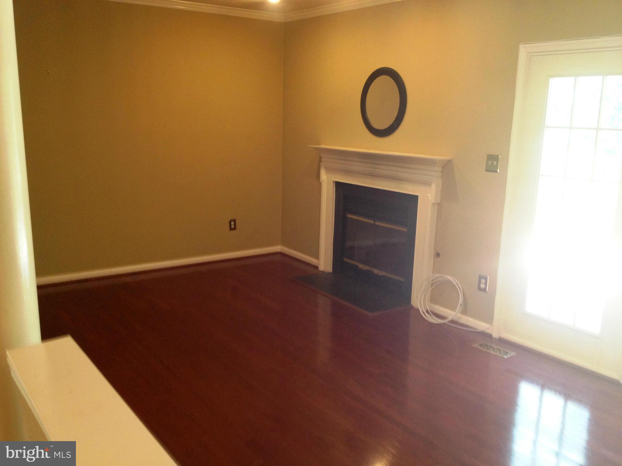 3811 Inverness Road Fairfax, VA 22033 - Photo 10 of 30 Living Room