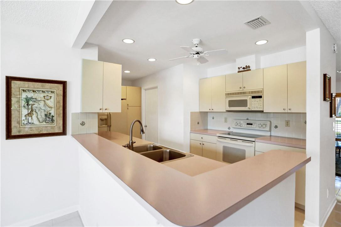 1300 Cormorant Road Delray Beach, FL 33444 - Photo 17 of 68 Kitchen