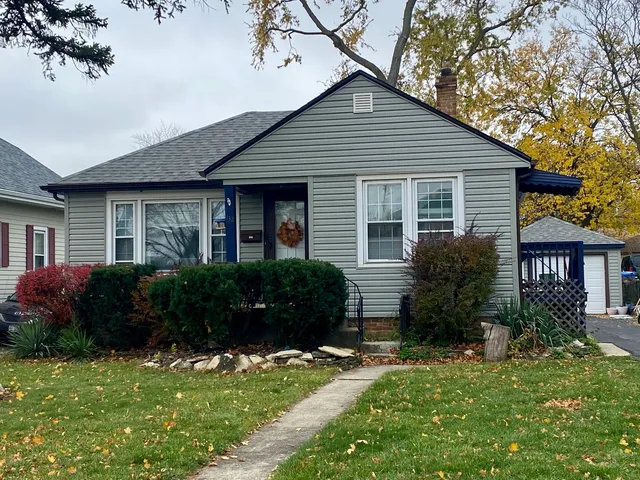 $2,000 | 132 Center Street, Bensenville, IL 60106