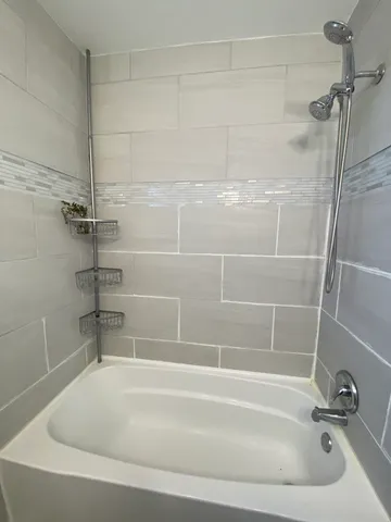 $2,000 | 132 Center Street, Bensenville, IL 60106