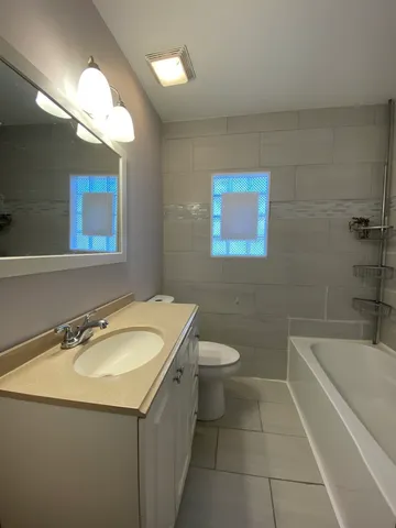 $2,000 | 132 Center Street, Bensenville, IL 60106