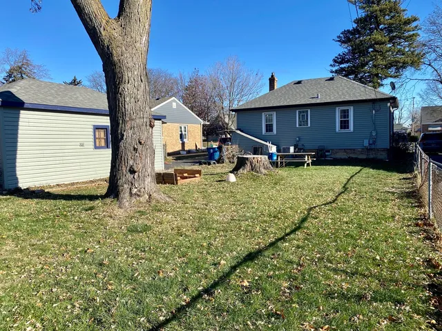 $2,000 | 132 Center Street, Bensenville, IL 60106