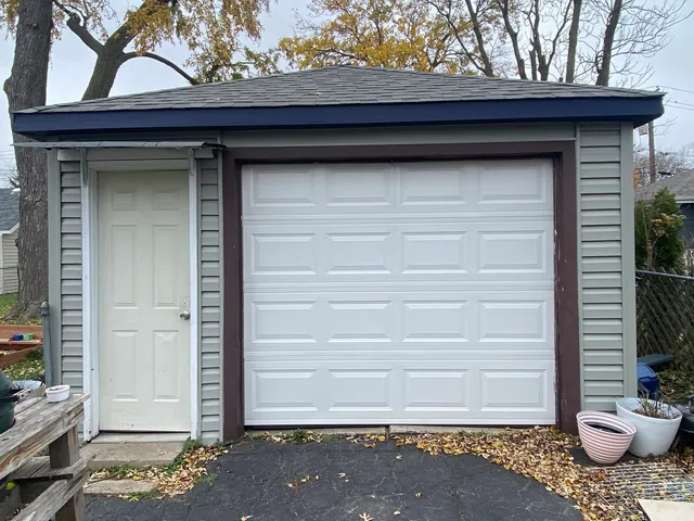 $2,000 | 132 Center Street, Bensenville, IL 60106
