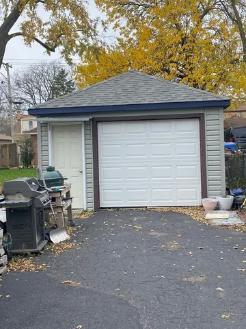 $2,000 | 132 Center Street, Bensenville, IL 60106