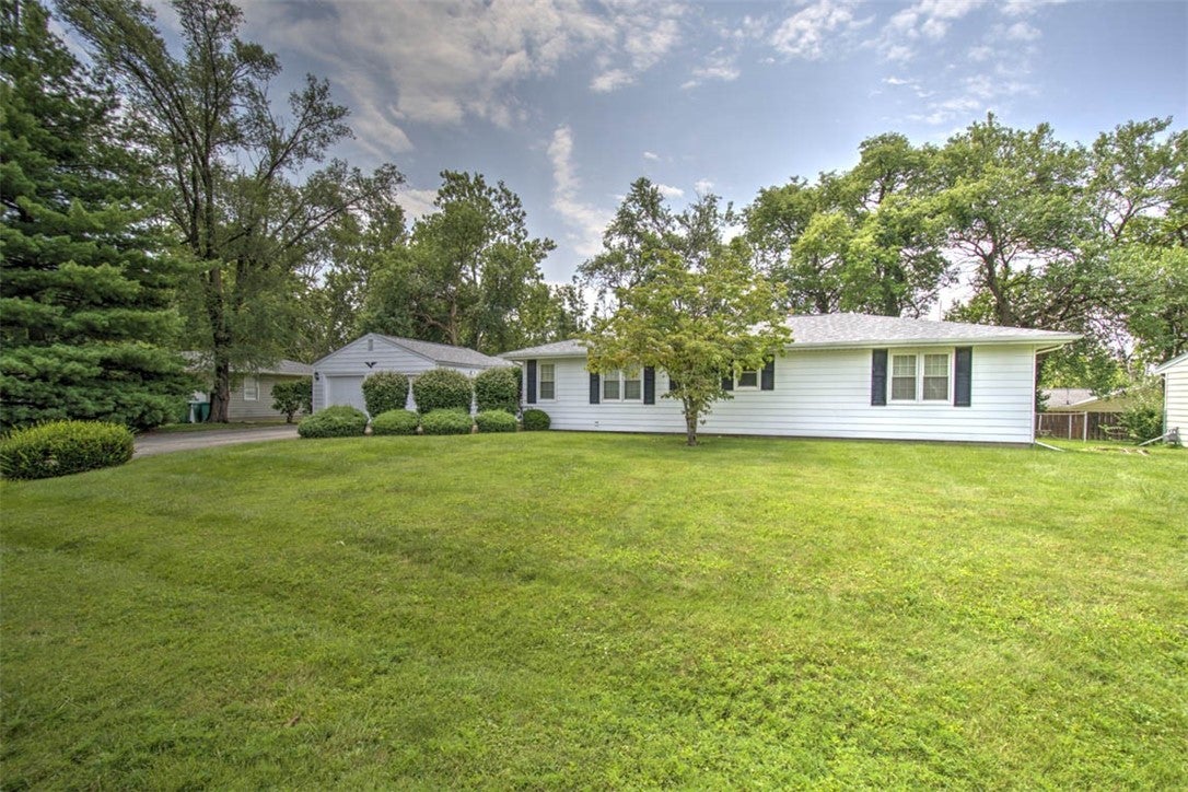 203 Wayside Avenue Decatur, IL 62521 - Photo 3 of 34 Gallery Image 3
