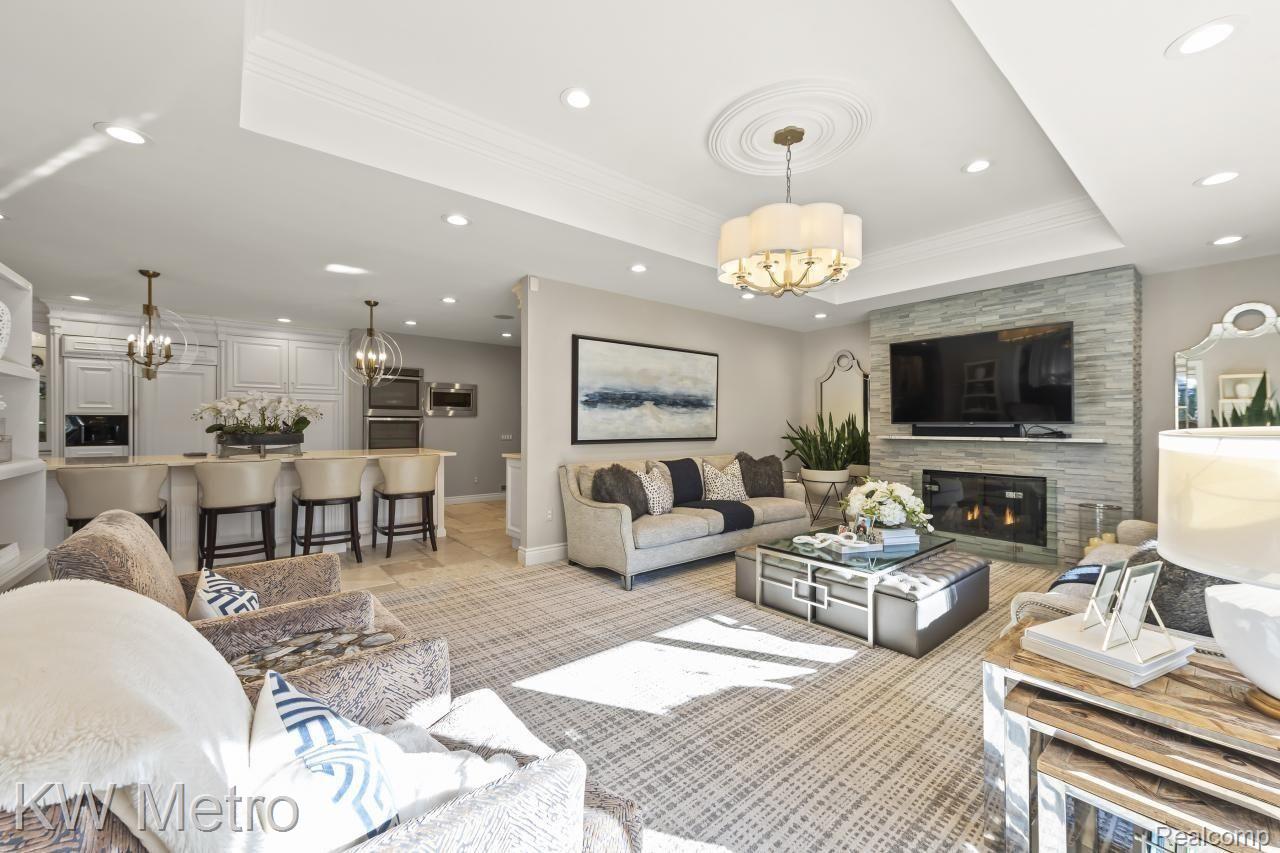 871 North Renaud Road Grosse Pointe, MI 48236 - Photo 23 of 64 Family Room Looking to Kitchen - Pan Ceiling