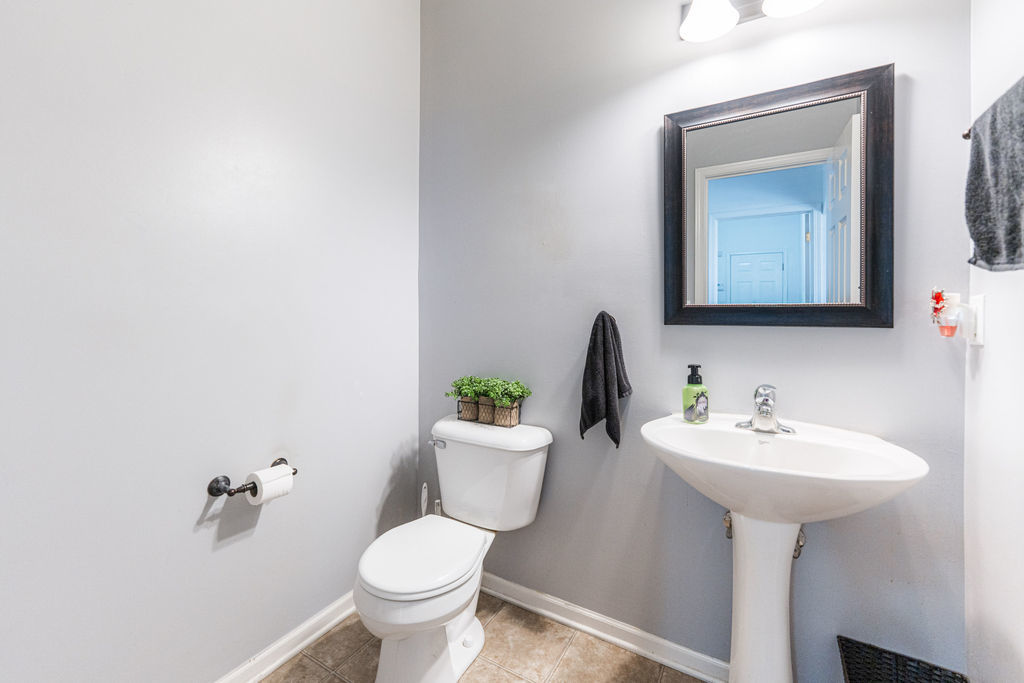 508 Winding Trail Genoa, IL 60135 - Photo 18 of 41 a bathroom with a toilet sink and mirror