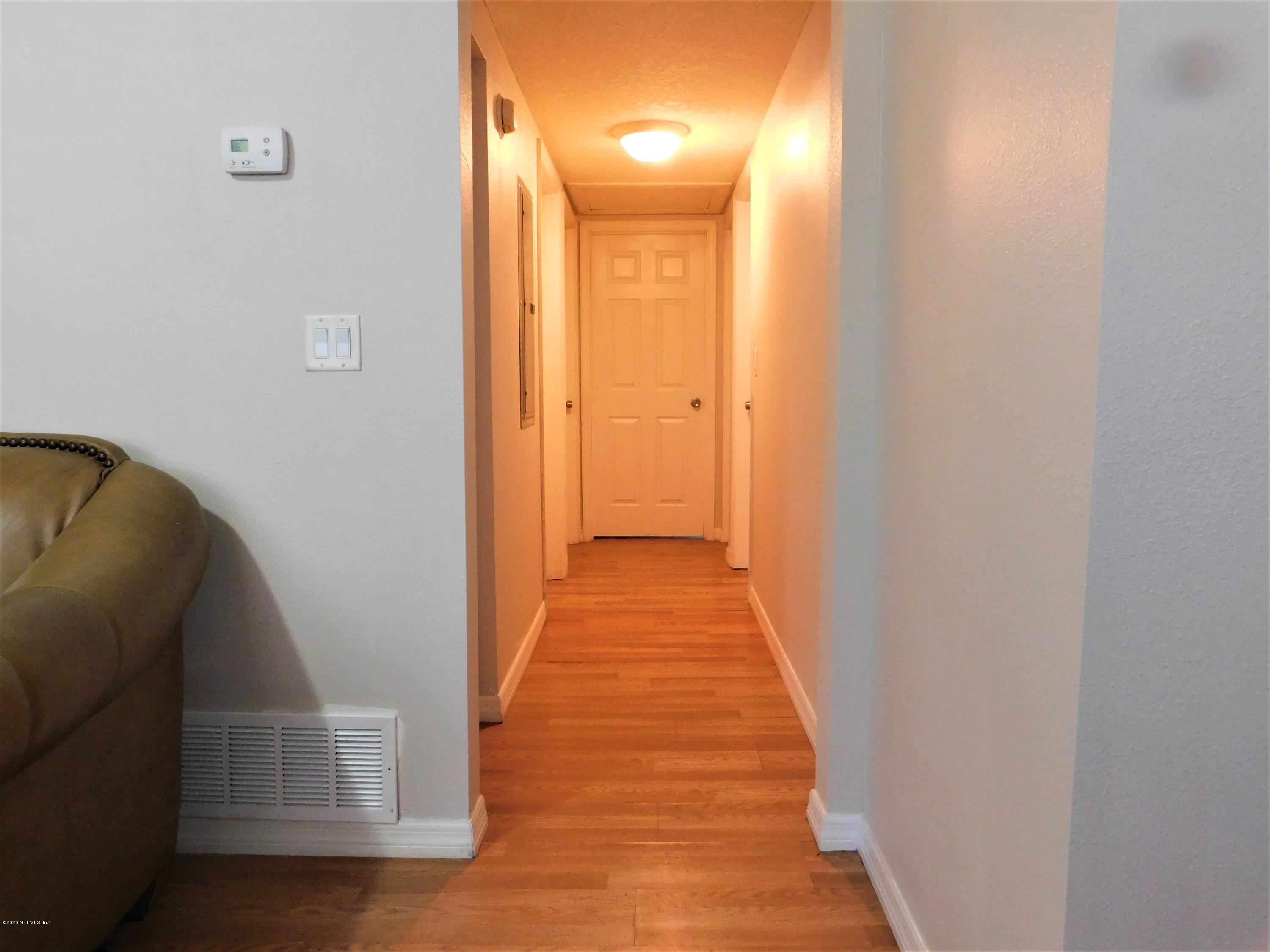 4622 Colchester Road Jacksonville, FL 32208 - Photo 5 of 10 Halllway