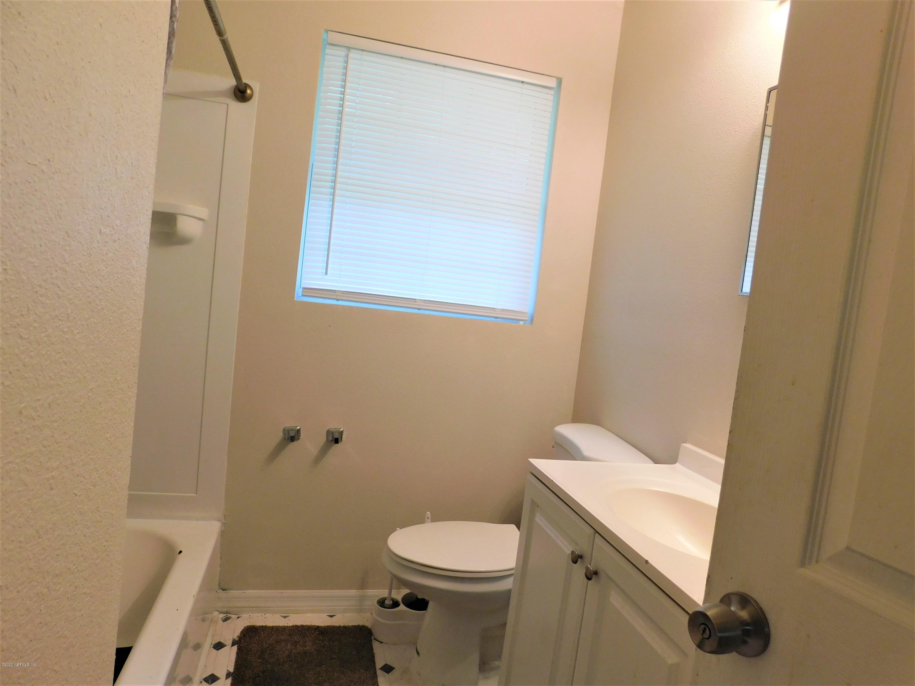 4622 Colchester Road Jacksonville, FL 32208 - Photo 6 of 10 Bathroom