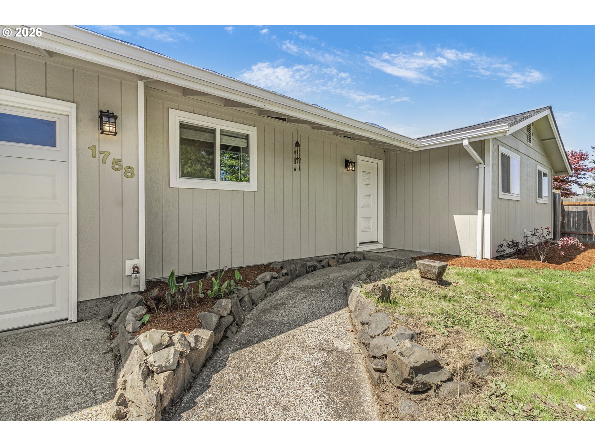 1758 Rainbow Drive Springfield, OR 97477 - Photo 2 of 27