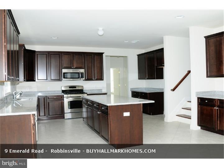 9 Emerald Road Robbinsville, NJ 08691 - Photo 4 of 8 Gallery Image 4