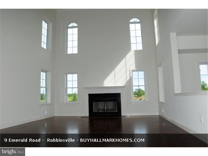 9 Emerald Road Robbinsville, NJ 08691 - Photo 5 of 8 Gallery Image 5