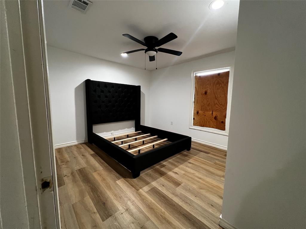 1410 Doyle Avenue Dallas, TX 75203 - Photo 5 of 10 main bedroom