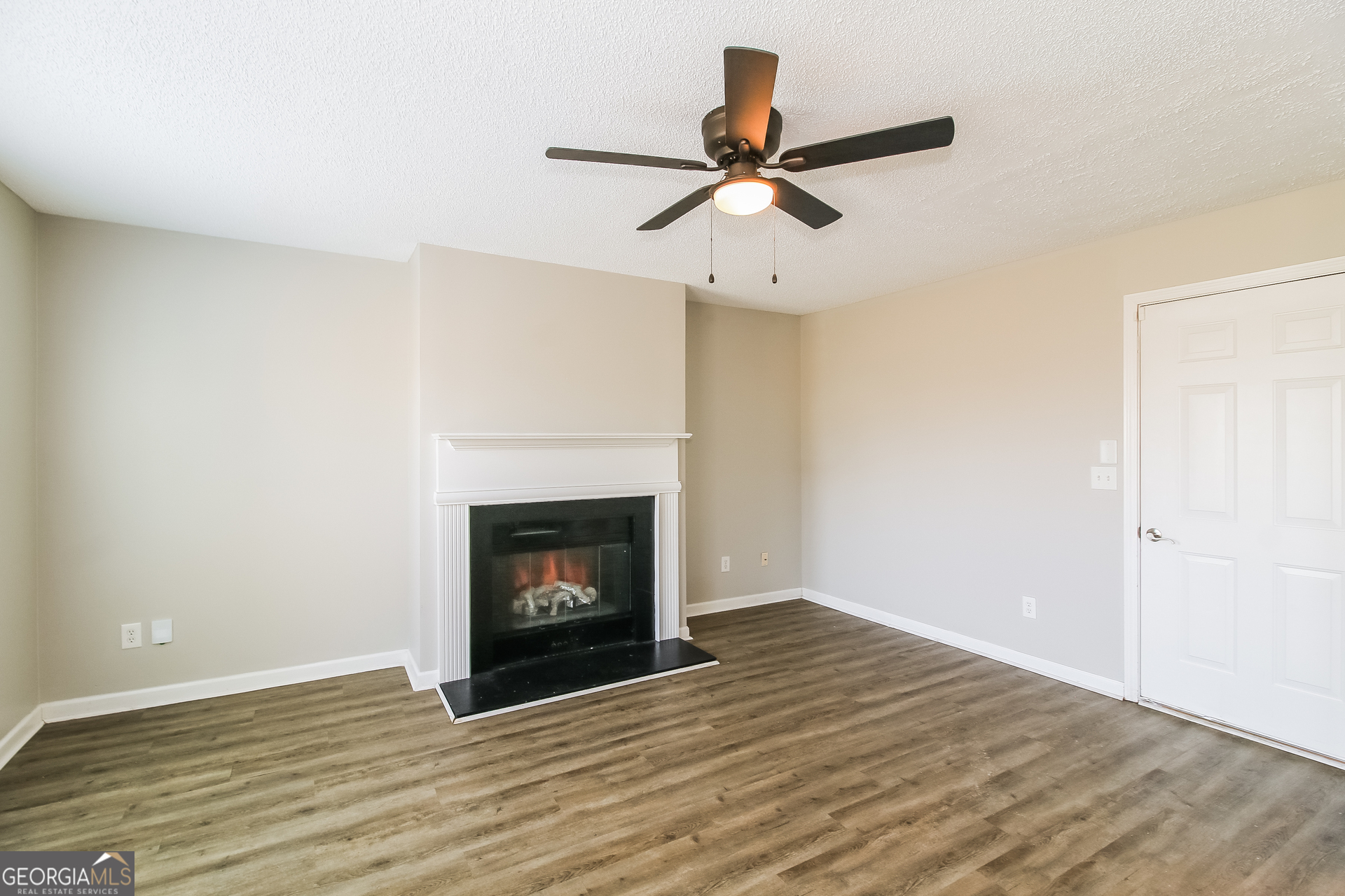 5991 Waggoner Court Rex, GA 30273 - Photo 8 of 22