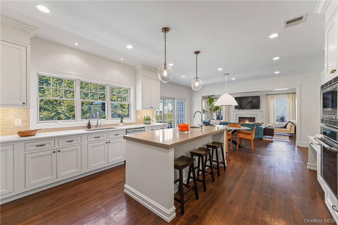 81 Spier Road Scarsdale, NY 10583 - Photo 5 of 32 Open concept kitchen family room.