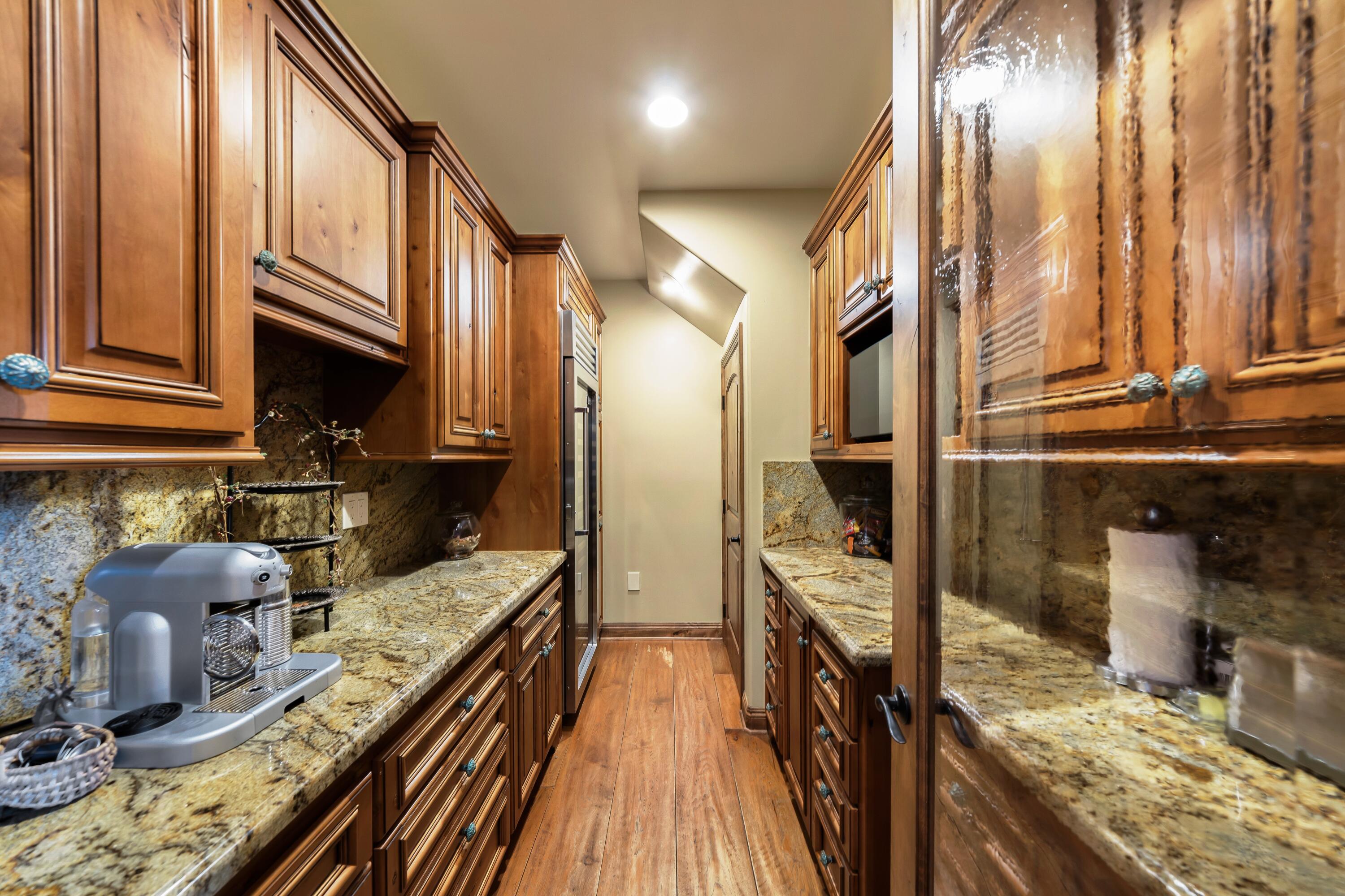 35650 Pyramid Peak Road Mountain Center, CA 92561 - Photo 19 of 58 a kitchen with lots of counter top space