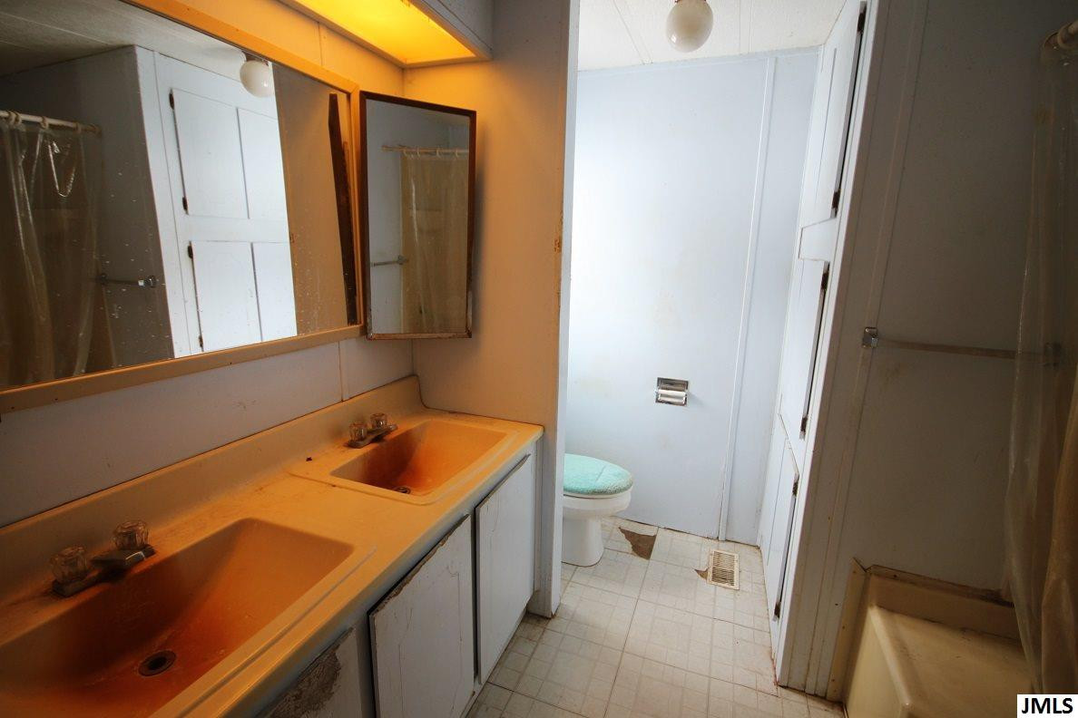 4249 Saunt Road Jackson, MI 49201 - Photo 16 of 33 Photo 16