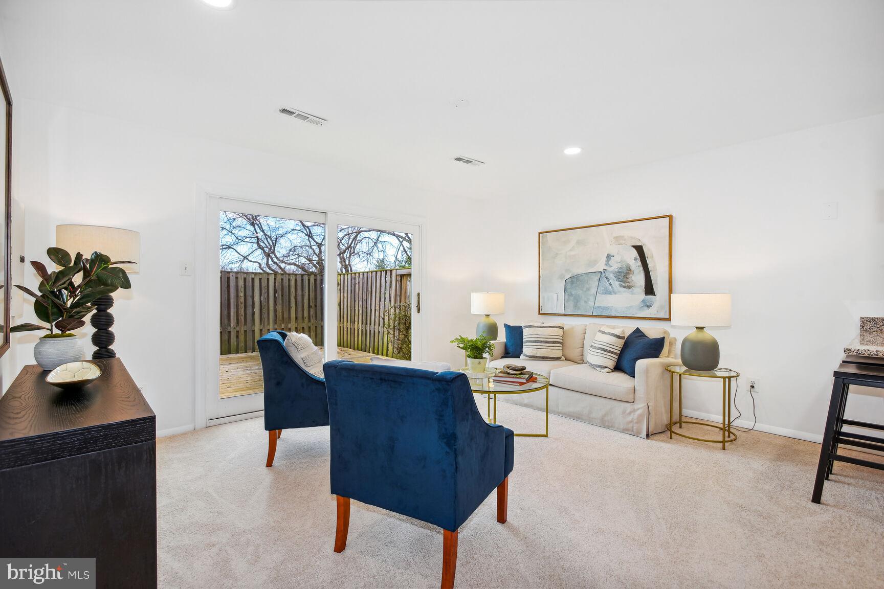 11316 Links Court Reston, VA 20190 - Photo 5 of 28 Lovely Family Room