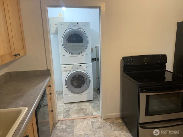 $425,000 | 12811 10th Avenue South, Burien, WA 98168