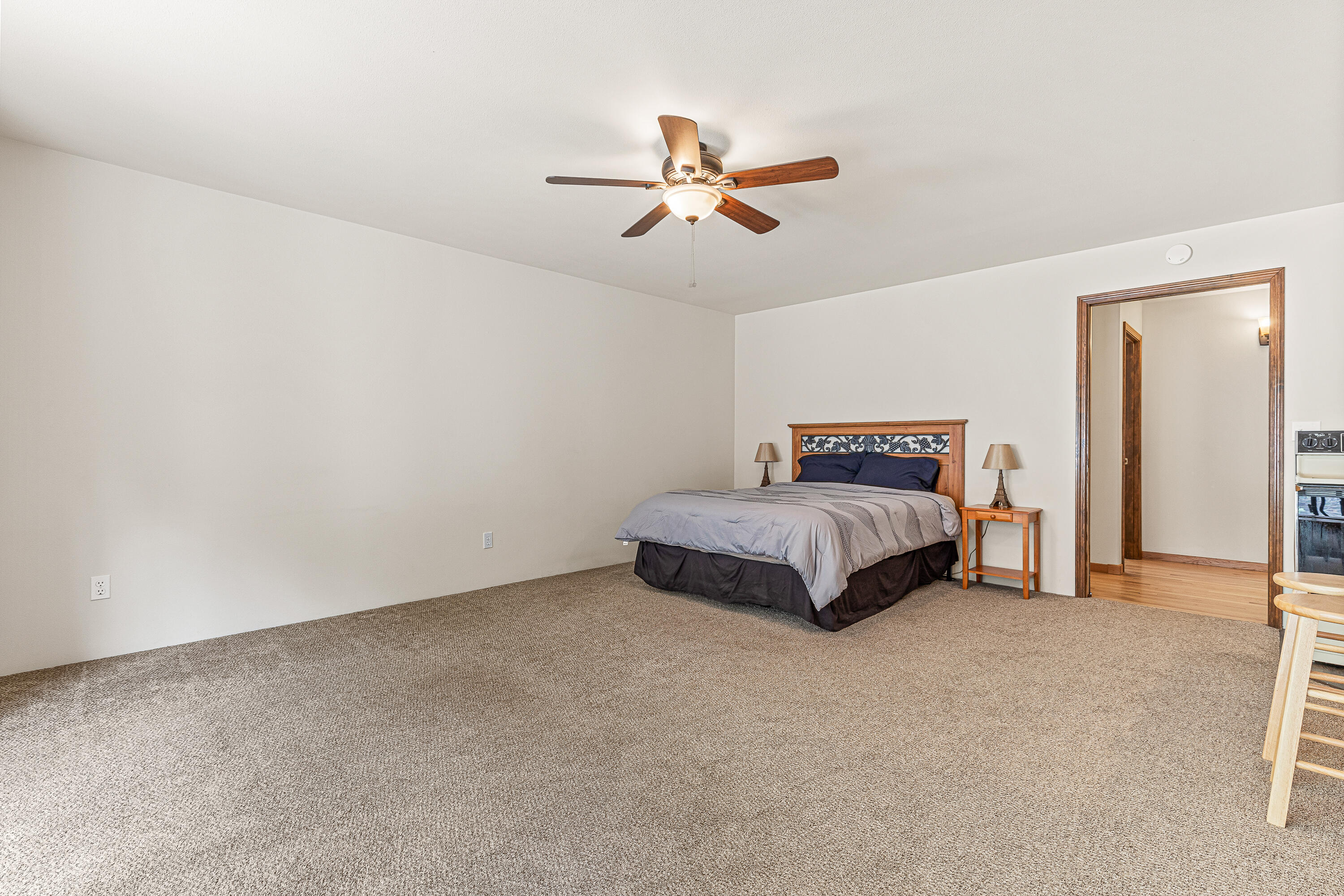 3142 Anderson Creek Road Talent, OR 97540 - Photo 22 of 46 Family room/suite