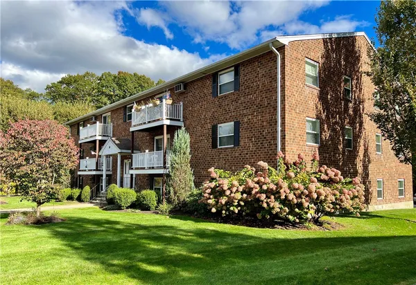 $1,850 | 395 Mendon Road, Unit D1, North Smithfield, RI 02896