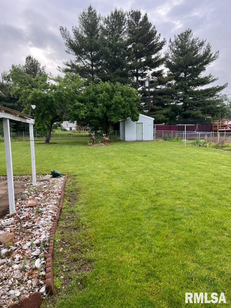 1516 Spring Bay Road East Peoria, IL 61611 - Photo 12 of 13 Gallery Image 12
