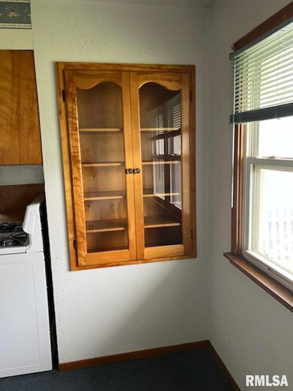 1516 Spring Bay Road East Peoria, IL 61611 - Photo 5 of 13 Gallery Image 5