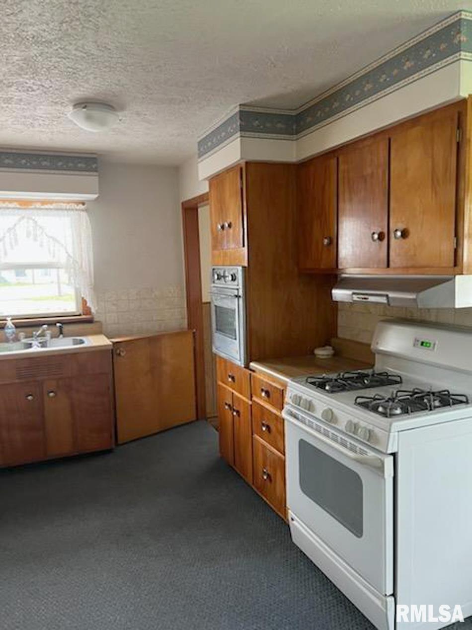 1516 Spring Bay Road East Peoria, IL 61611 - Photo 7 of 13 Gallery Image 7