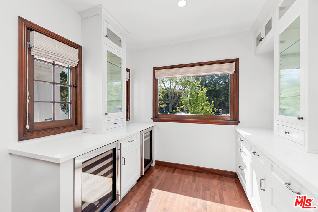 1039 Hi Point Street Los Angeles, CA 90035 - Photo 7 of 27