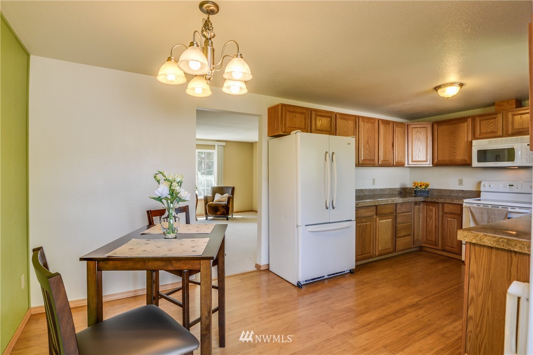 3009 170th Place Southeast Bothell, WA 98012 - Photo 4 of 20 Gallery Image 4