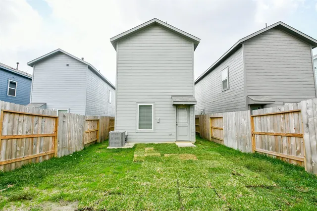 $1,800 | 21325 Carosella Drive, New Caney, TX 77357