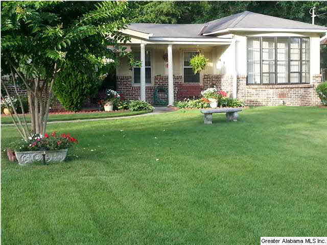 1014 Manor Circle Bessemer, AL 35020 - Photo 5 of 10