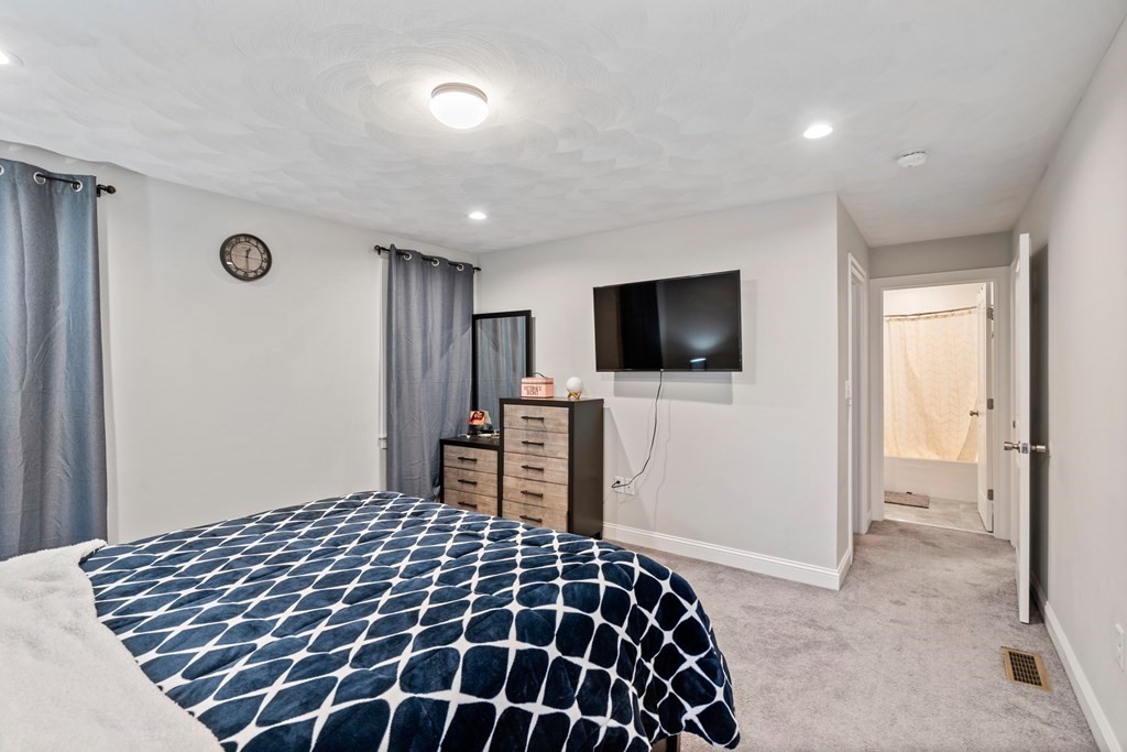 42 Great Elm Road Billerica, MA 01821 - Photo 18 of 25 Gallery Image 18
