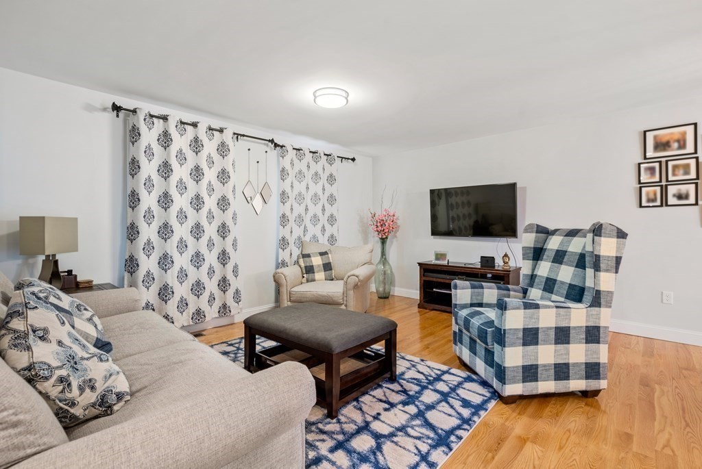 42 Great Elm Road Billerica, MA 01821 - Photo 3 of 25 Gallery Image 3