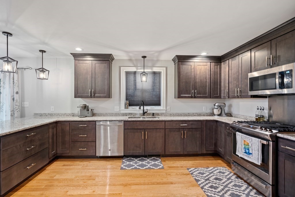 42 Great Elm Road Billerica, MA 01821 - Photo 6 of 25 Gallery Image 6