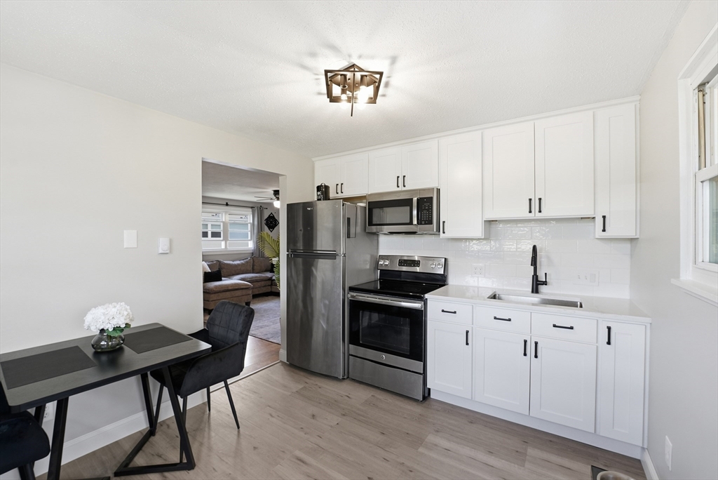 445 Old Field Road Chicopee, MA 01013 - Photo 5 of 39