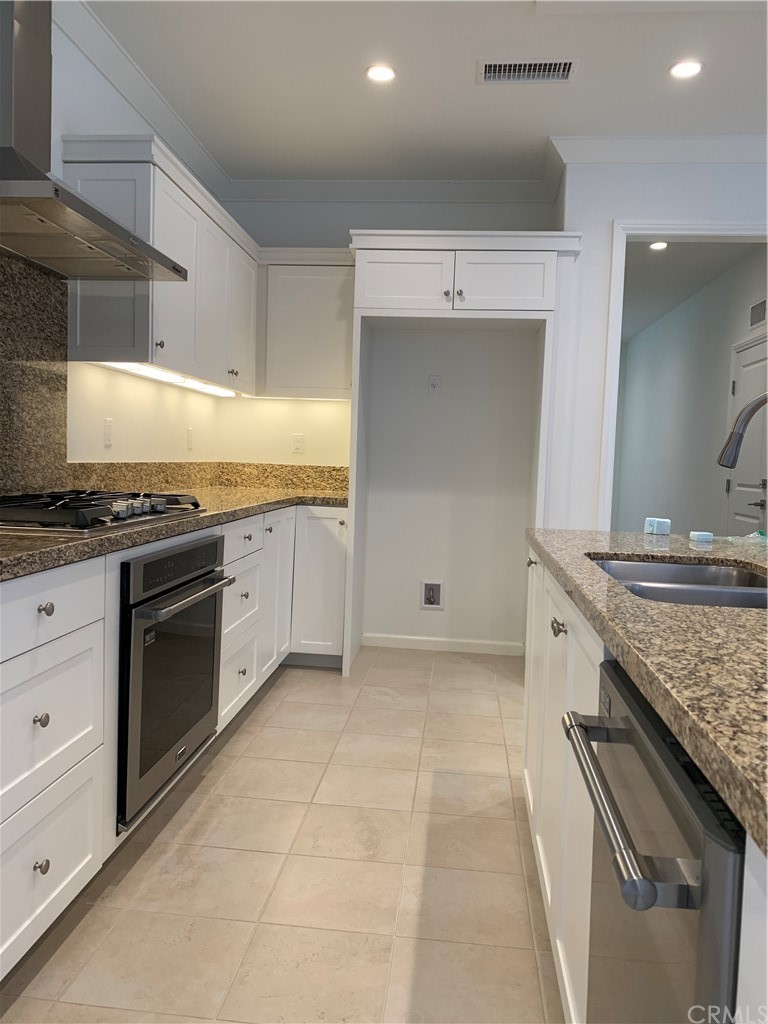 166 Hargrove Irvine, CA 92620 - Photo 4 of 16