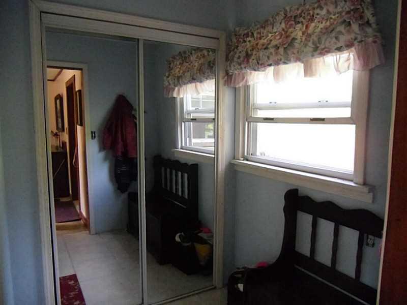 695 Allendale Road New Brighton, PA 15066 - Photo 6 of 25 Entry/Foyer.