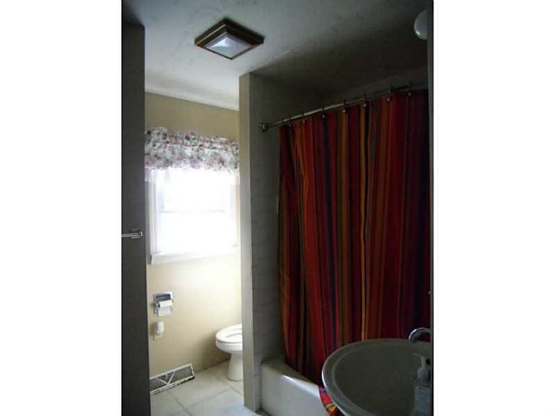 695 Allendale Road New Brighton, PA 15066 - Photo 7 of 25 Full Bath.