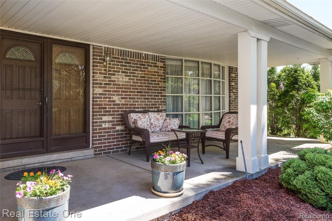 956 Homestead Court Rochester, MI 48309 - Photo 3 of 26 956 Homestead, Rochester Hills MI, Koteles, 05-19-16-1292-Edit.jpg