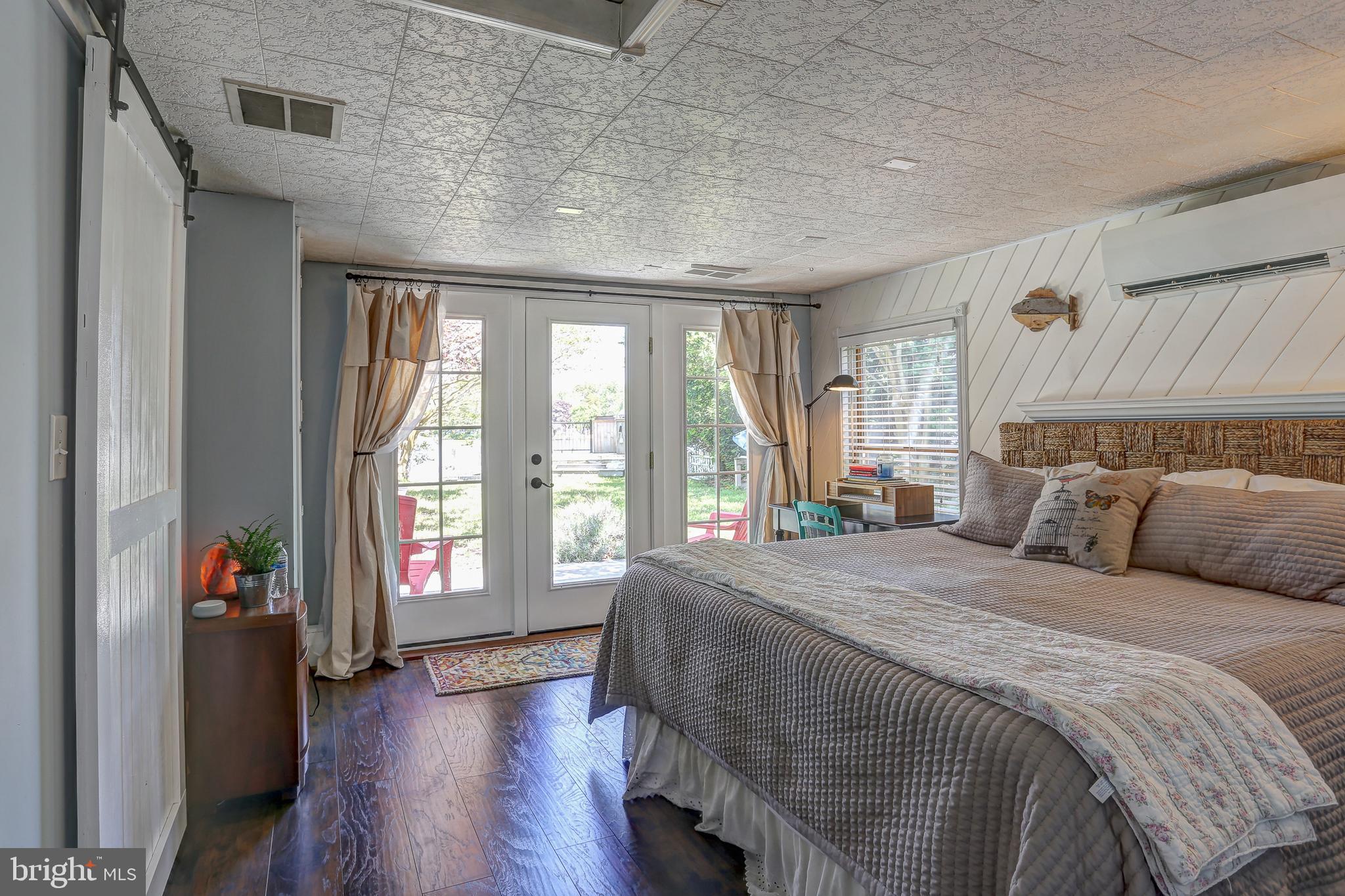2016 Poplar Ridge Road Pasadena, MD 21122 - Photo 23 of 34 Owners' bedroom with doors to waterfront
