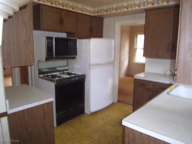 4054 Stilmore Road Cleveland, OH 44121 - Photo 6 of 15