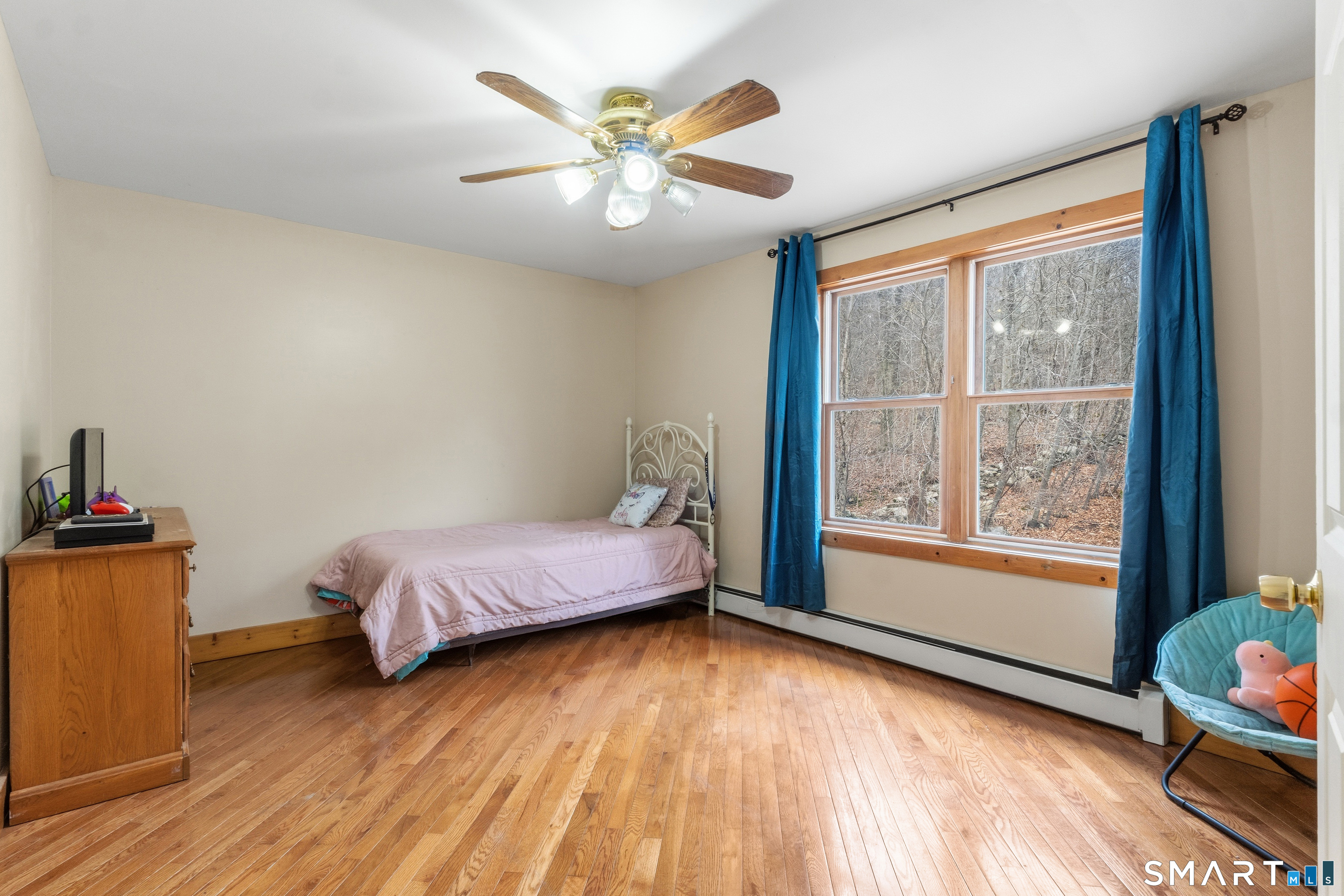 120 Hanover Versailles Road Sprague, CT 06330 - Photo 17 of 26 a spacious bedroom with a bed and a window