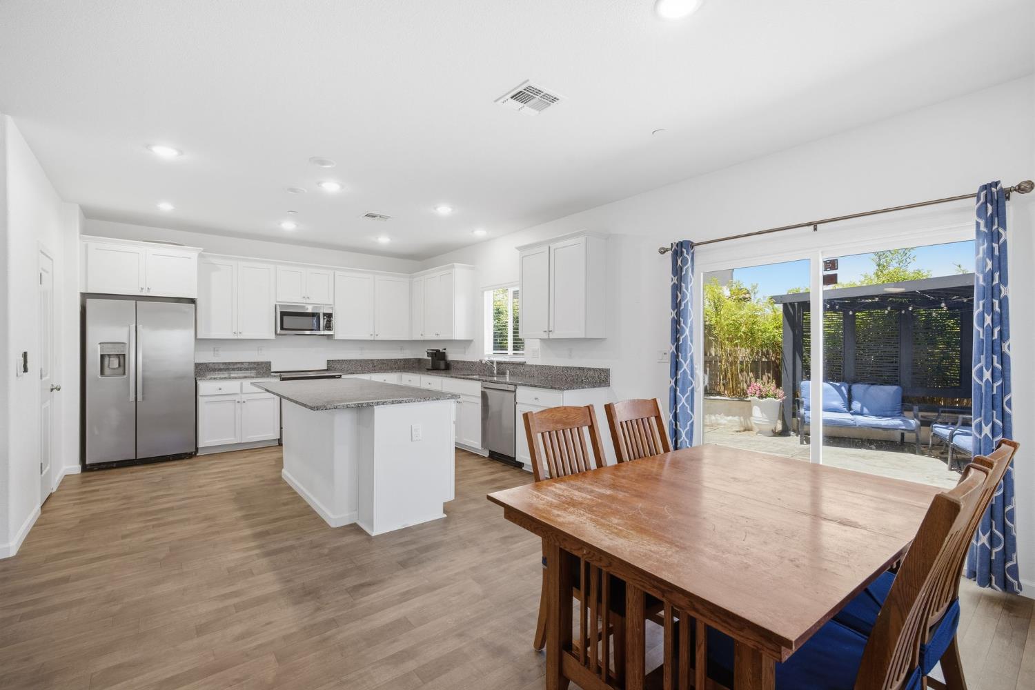 12201 Encanto Way Rancho Cordova, CA 95742 - Photo 10 of 38