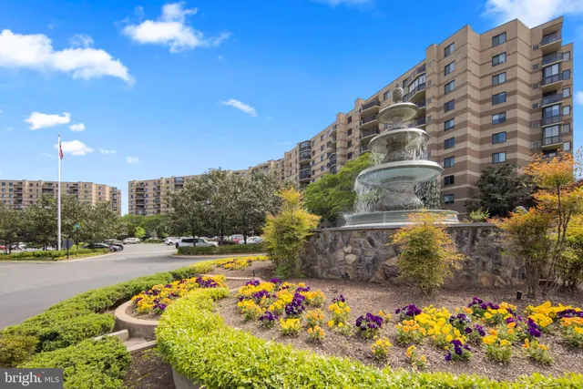 $3,300 | 8340 Greensboro Drive, Unit 126, McLean, VA 22102
