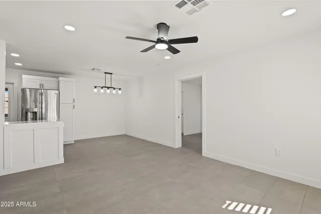 a view of empty room with window