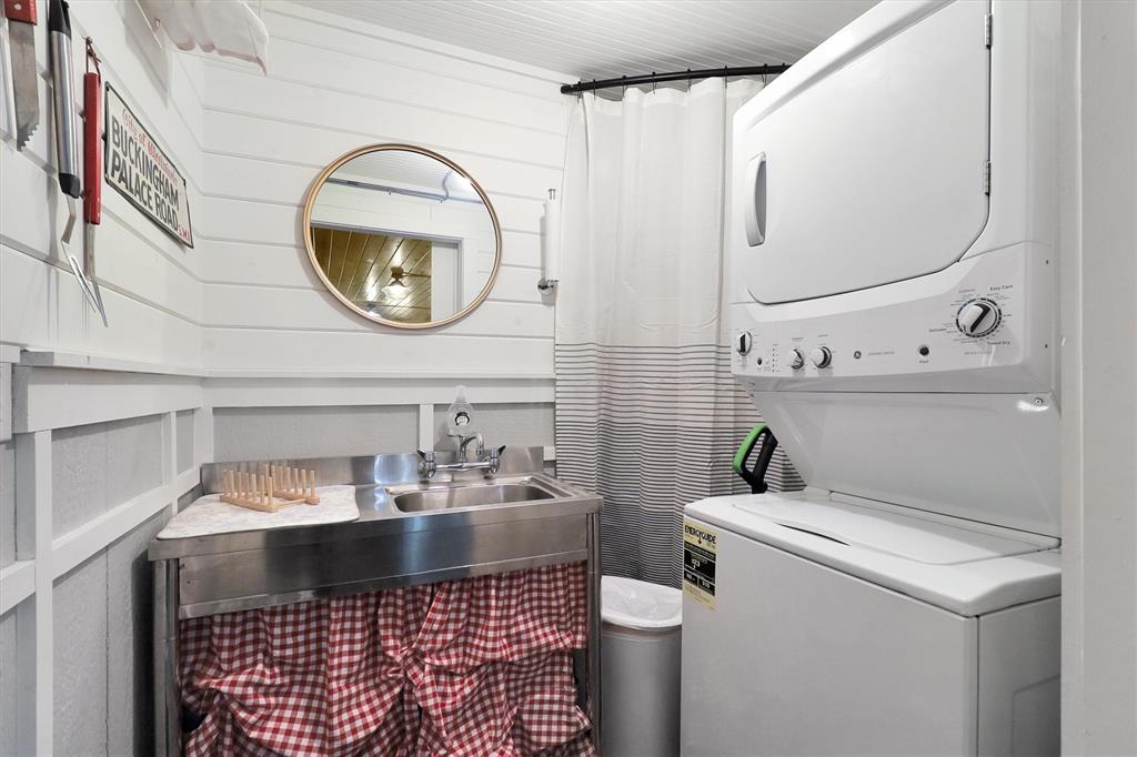 2601 Randell Lake Road Denison, TX 75020 - Photo 14 of 40 a bathroom with a sink and a mirror