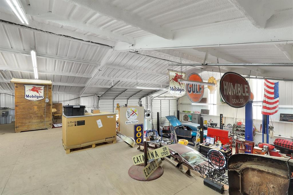 2601 Randell Lake Road Denison, TX 75020 - Photo 17 of 40 a view of a room with gym equipment