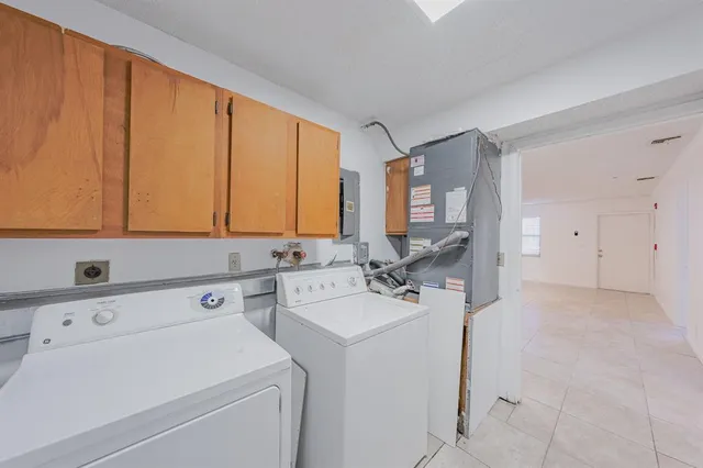 a view of utility room