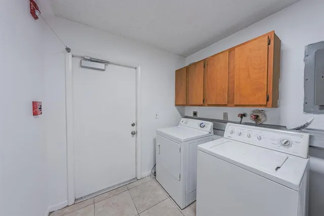 a view of utility room with washer and dryer